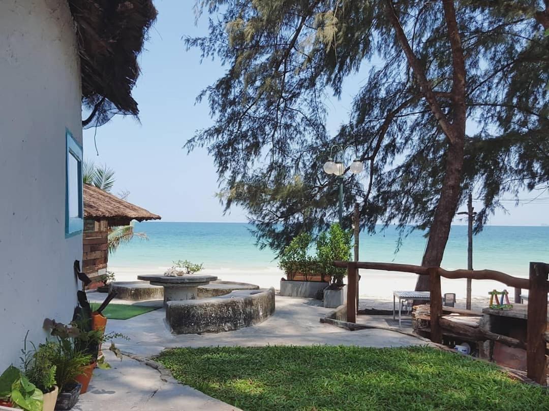 Maliblues Bed & Art Gallery Chumphon Εξωτερικό φωτογραφία
